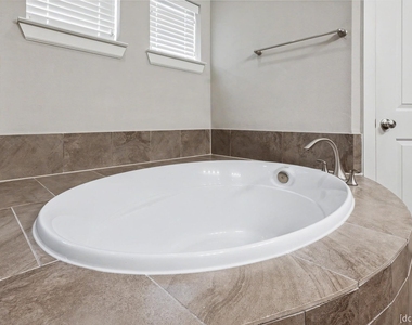 1611 W 23rd Street - Photo Thumbnail 14