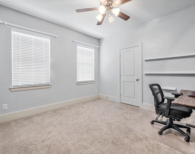 1611 W 23rd Street - Photo Thumbnail 20