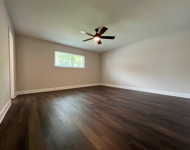 10903 Albury Drive - Photo Thumbnail 16