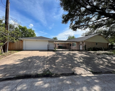 10903 Albury Drive - Photo Thumbnail 2
