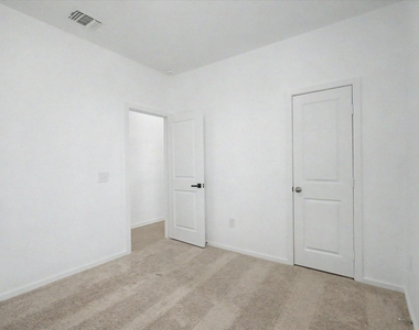 511 Louis Lane - Photo Thumbnail 18