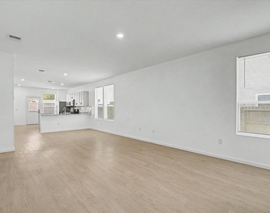 511 Louis Lane - Photo Thumbnail 3