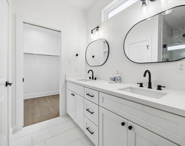 104 E 44th Street - Photo Thumbnail 12
