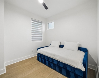 104 E 44th Street - Photo Thumbnail 17