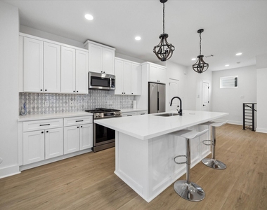 104 E 44th Street - Photo Thumbnail 7