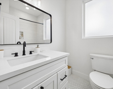 104 E 44th Street - Photo Thumbnail 16