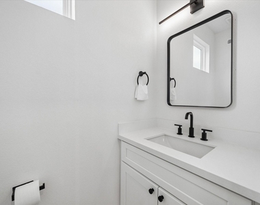 104 E 44th Street - Photo Thumbnail 10