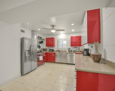 1919 W Mckinney Street - Photo Thumbnail 6