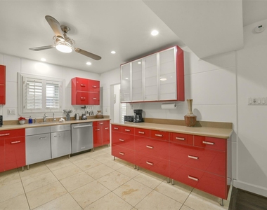 1919 W Mckinney Street - Photo Thumbnail 7