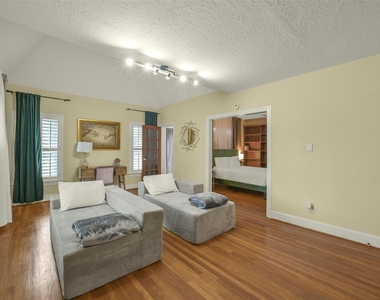 1919 W Mckinney Street - Photo Thumbnail 37
