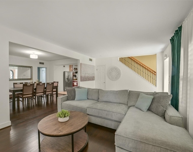 1919 W Mckinney Street - Photo Thumbnail 5