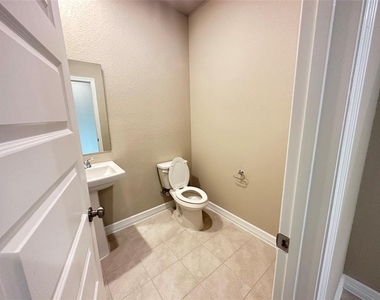 7239 Grand Mason Drive - Photo Thumbnail 7