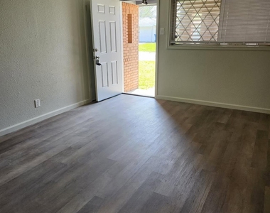 2930 Danforth Dr - Photo Thumbnail 2