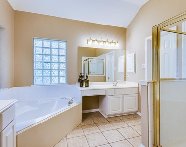 3208 Sumac Drive - Photo Thumbnail 20