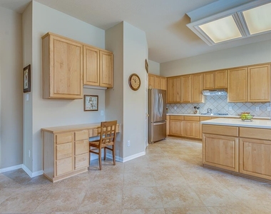 3208 Sumac Drive - Photo Thumbnail 12