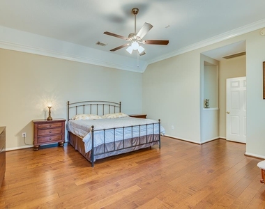 3208 Sumac Drive - Photo Thumbnail 17