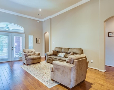 3208 Sumac Drive - Photo Thumbnail 10