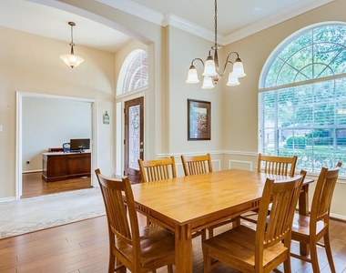3208 Sumac Drive - Photo Thumbnail 5