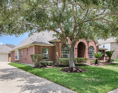 3208 Sumac Drive - Photo Thumbnail 1