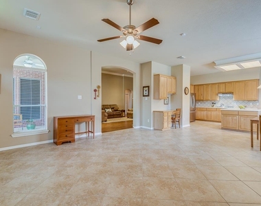 3208 Sumac Drive - Photo Thumbnail 16