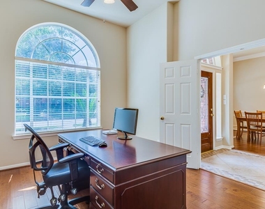 3208 Sumac Drive - Photo Thumbnail 6