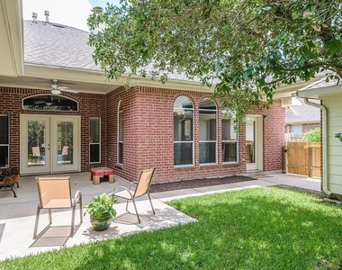 3208 Sumac Drive - Photo Thumbnail 2