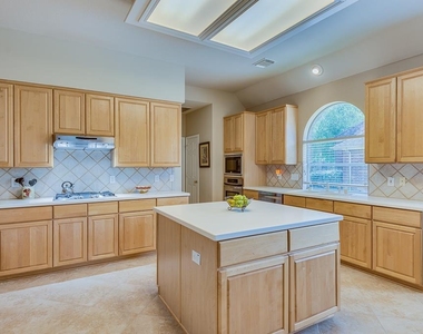 3208 Sumac Drive - Photo Thumbnail 11