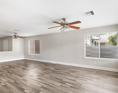 18906 Atasca Oaks Drive - Photo Thumbnail 6