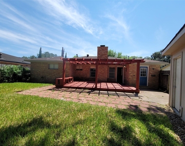 9322 Fairdale Lane - Photo Thumbnail 16