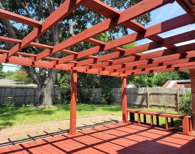 9322 Fairdale Lane - Photo Thumbnail 15