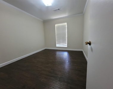 9322 Fairdale Lane - Photo Thumbnail 13