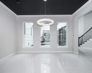 10014 Oakwood Trail - Photo Thumbnail 4