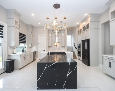 10014 Oakwood Trail - Photo Thumbnail 9