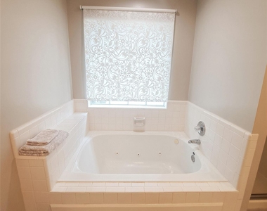 1365 El Camino Village Drive - Photo Thumbnail 17