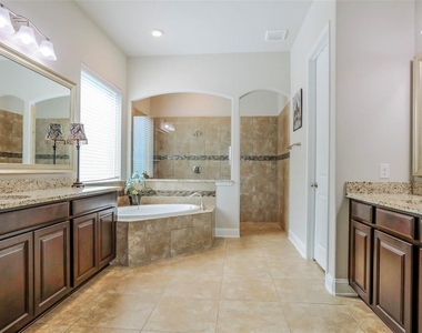 1815 Carriage Oaks Ln - Photo Thumbnail 12