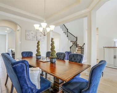 1815 Carriage Oaks Ln - Photo Thumbnail 3