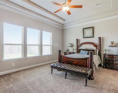 1815 Carriage Oaks Ln - Photo Thumbnail 10