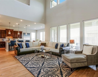 1815 Carriage Oaks Ln - Photo Thumbnail 7