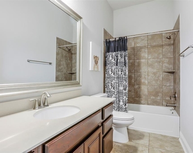 1815 Carriage Oaks Ln - Photo Thumbnail 14