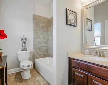 1815 Carriage Oaks Ln - Photo Thumbnail 20