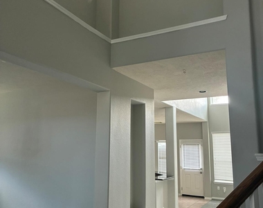 2922 Laurel Brook Ln - Photo Thumbnail 4