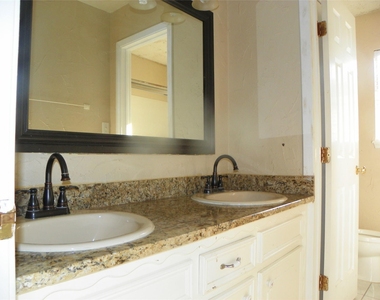 3450 Dawnwood - Photo Thumbnail 11