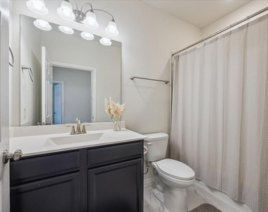 1817 Agoura Hills Dr - Photo Thumbnail 12