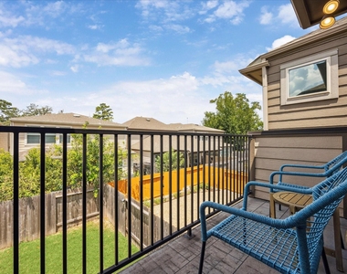 1817 Agoura Hills Dr - Photo Thumbnail 5