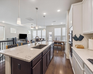 1817 Agoura Hills Dr - Photo Thumbnail 7