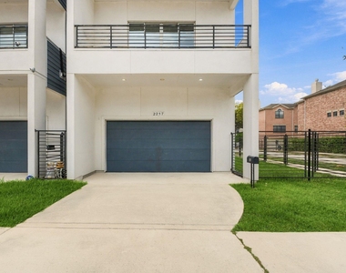 2217 Sherwin Street - Photo Thumbnail 4