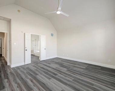 4615 Russett Lane - Photo Thumbnail 15
