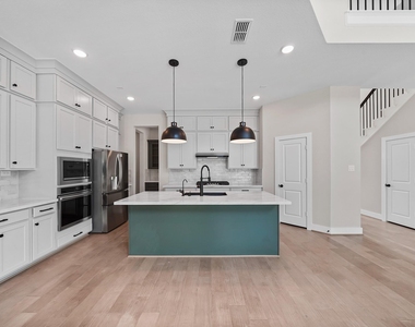30214 Crossfield Court - Photo Thumbnail 11