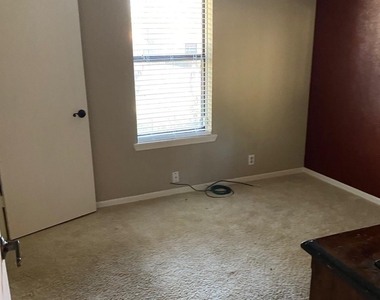 232 Olen Street - Photo Thumbnail 10