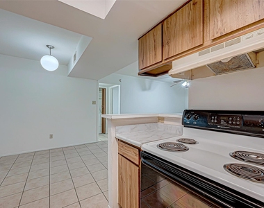 8201 Richmond Avenue - Photo Thumbnail 14